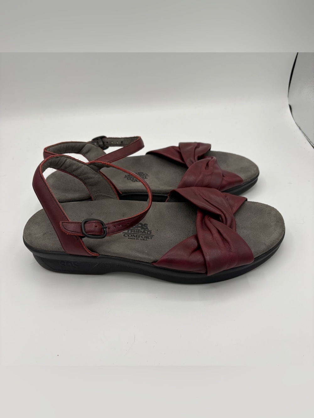 SAS Tripad Comfort Women's Maroon Red Twist Again Leather Buckle Sandals Size 8W
